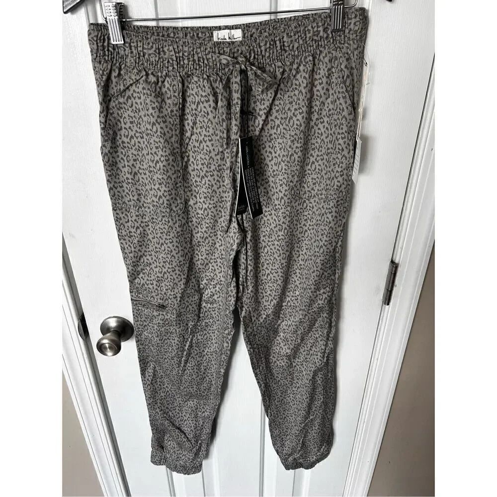 Nicole Miller leopard print joggers — size M cargo style pants